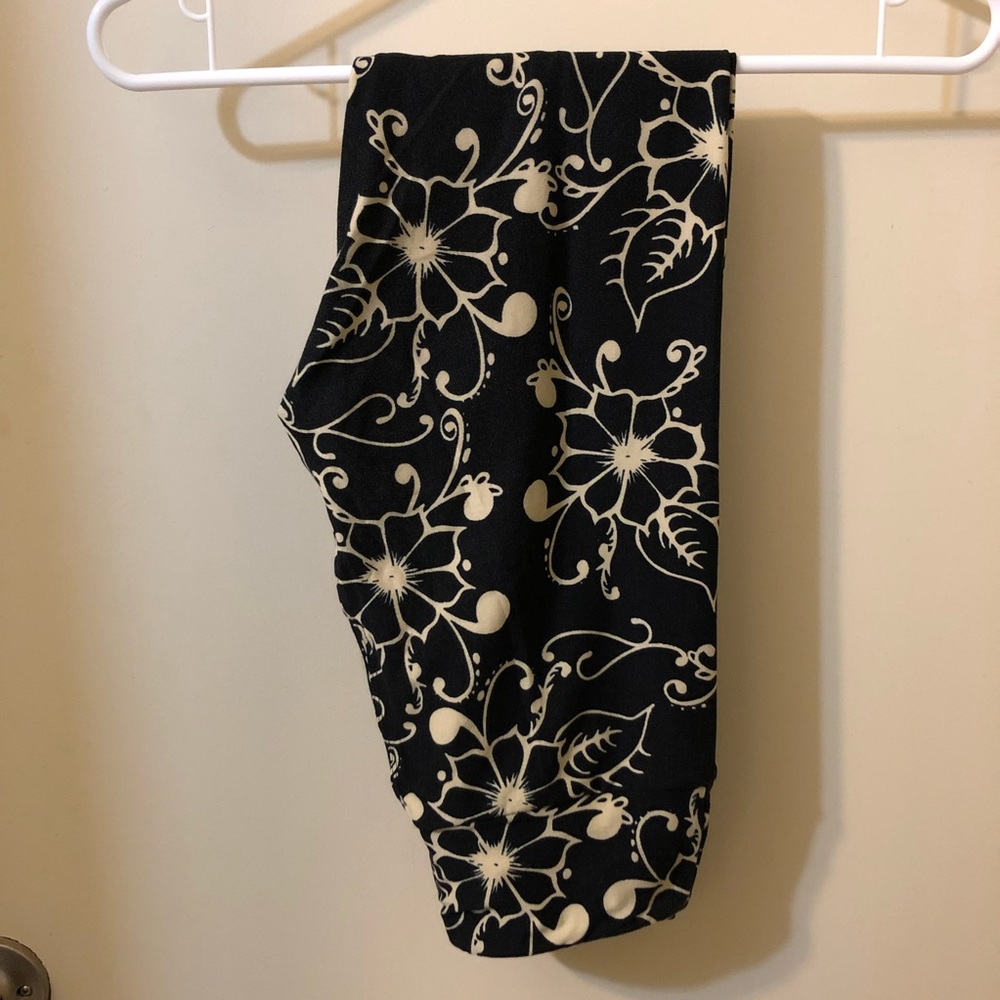 Lularoe floral leggings (OS)